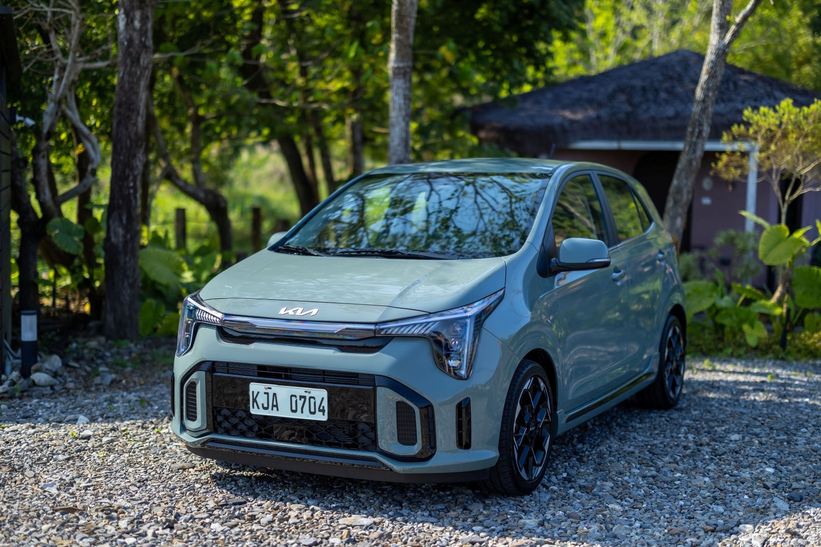 2. Kia本月特別推出全車系專屬禮遇方案，多款車型享高額0利率與最高總價值逾10萬元專屬配件組，入主指定車型再享丙式險。